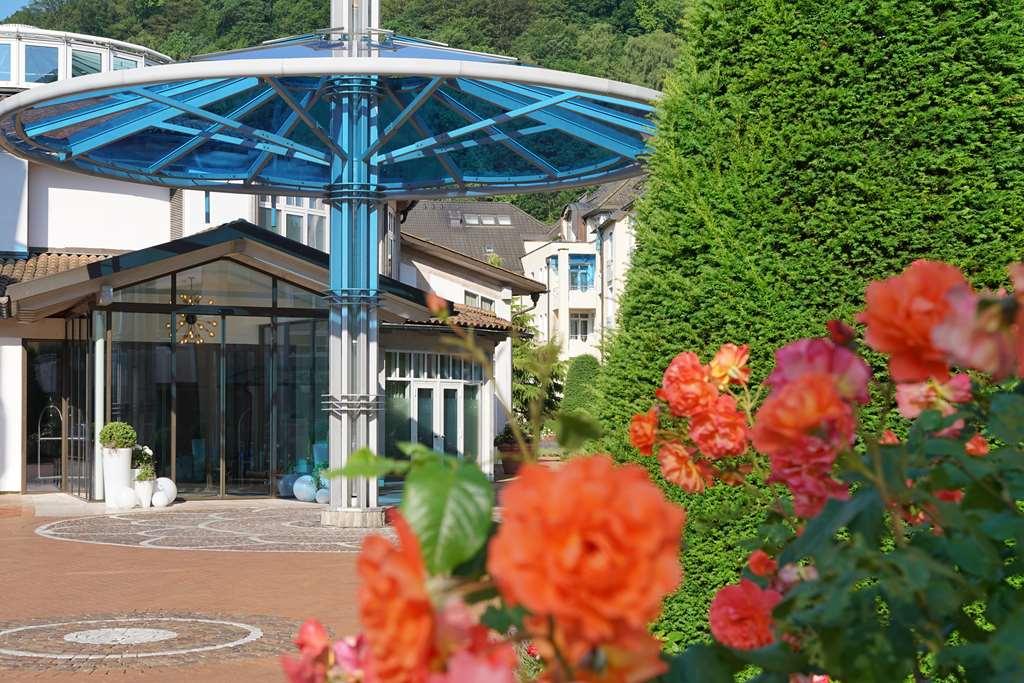 Vila Vita Rosenpark 마르부르크 외부 사진 Entrance of the German National Academy for Public Health at the Robert Koch Institute