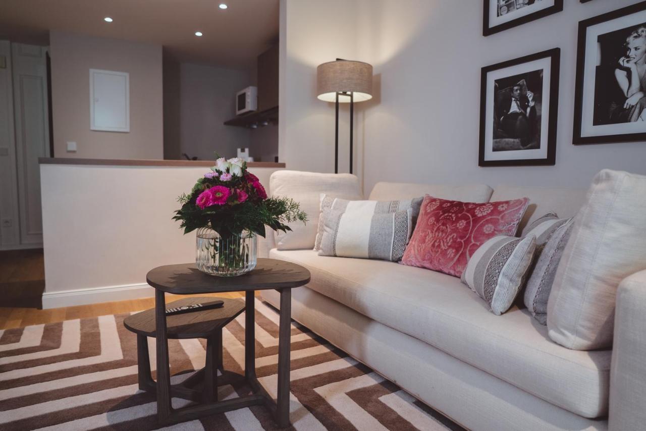 Vila Vita Rosenpark 마르부르크 외부 사진 A living room in a serviced apartment in London