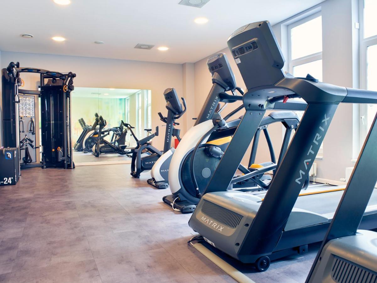 Vila Vita Rosenpark 마르부르크 외부 사진 A gym in a hotel
